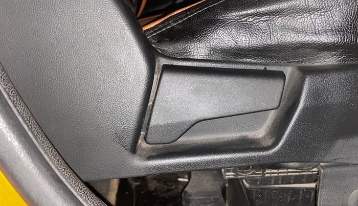 2019 Renault TRIBER RXZ, Petrol, Manual, 33,982 km, Driver Side Adjustment Panel