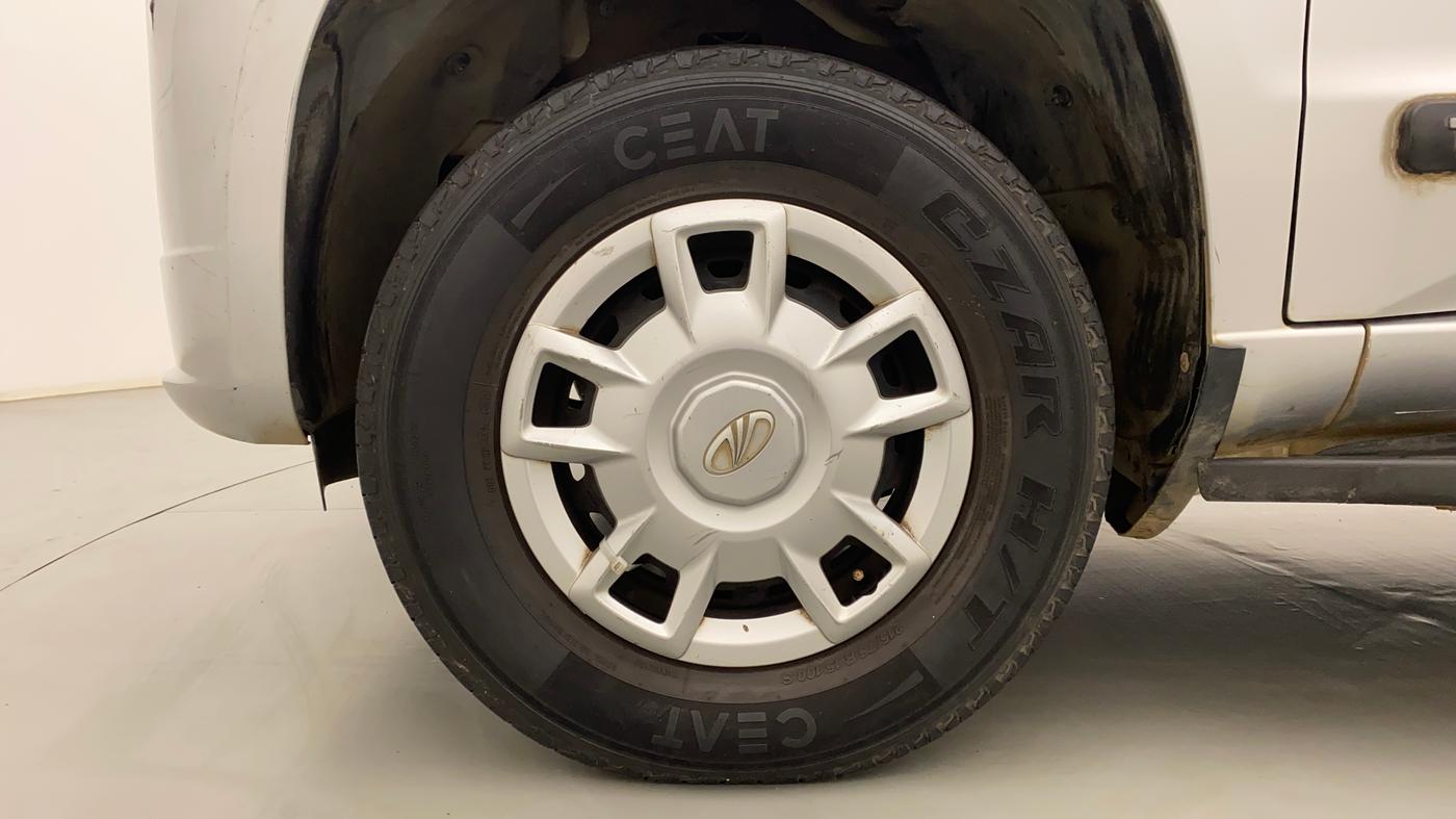 2015 Mahindra TUV300 T6 PLUS AMT, Diesel, Automatic, 42,086 km, Left Front Wheel