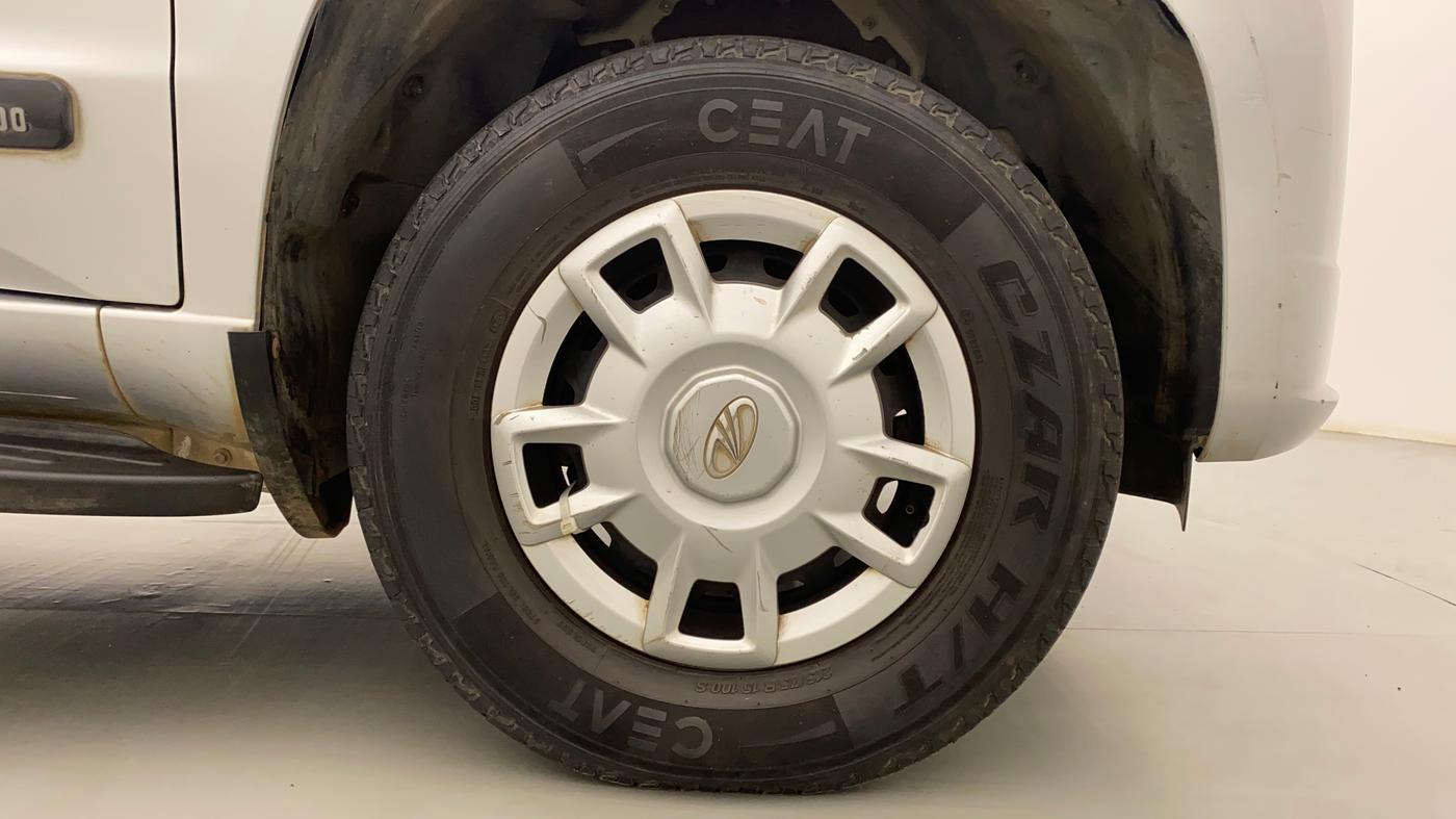 2015 Mahindra TUV300 T6 PLUS AMT, Diesel, Automatic, 42,086 km, Right Front Wheel