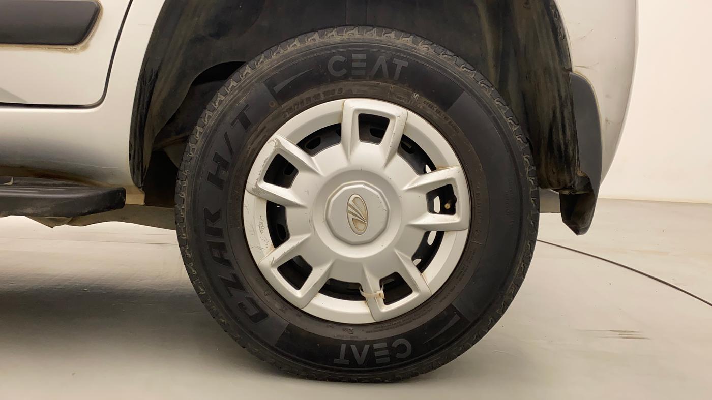 2015 Mahindra TUV300 T6 PLUS AMT, Diesel, Automatic, 42,086 km, Left Rear Wheel