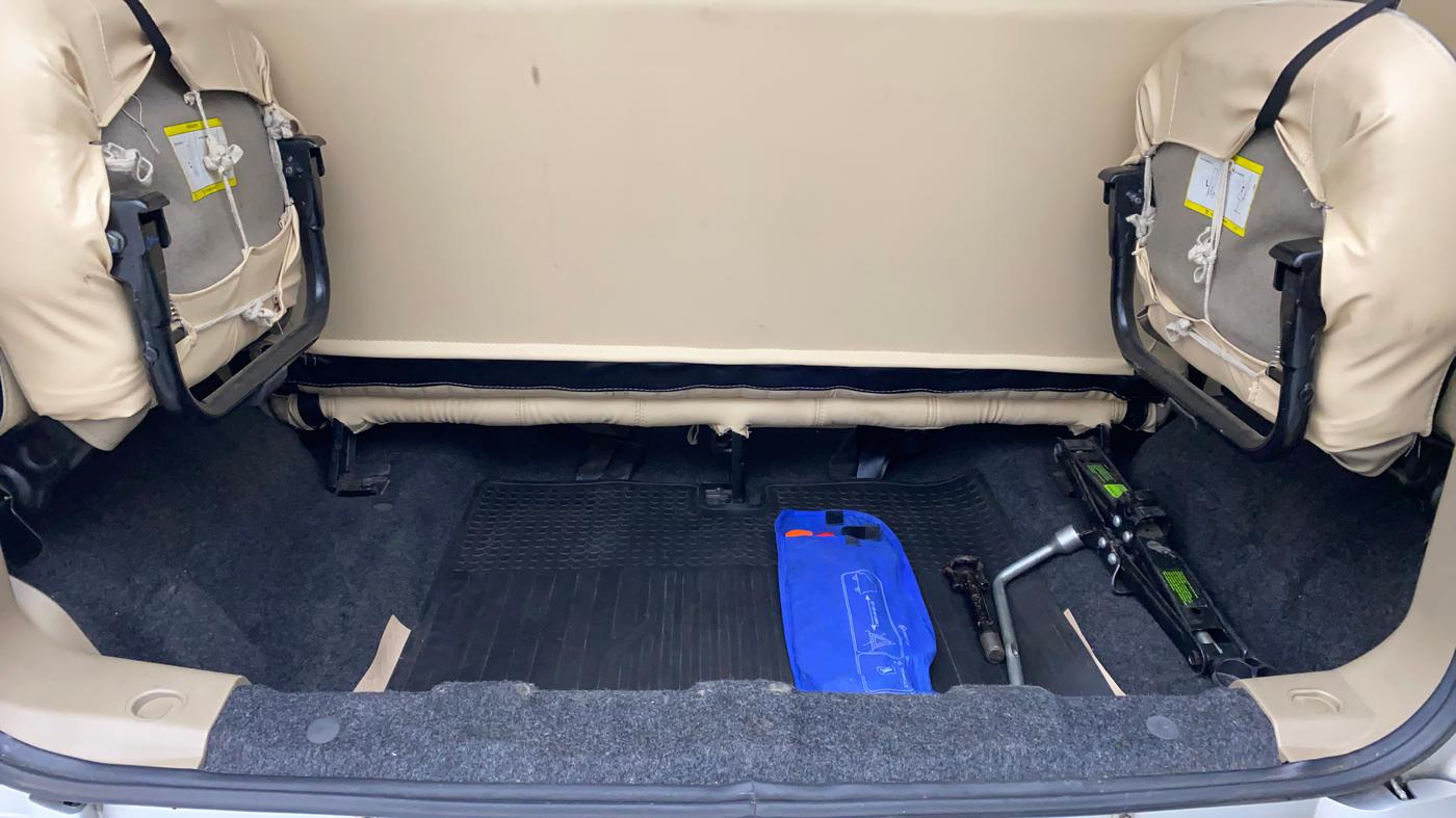 2015 Mahindra TUV300 T6 PLUS AMT, Diesel, Automatic, 42,086 km, Boot Inside