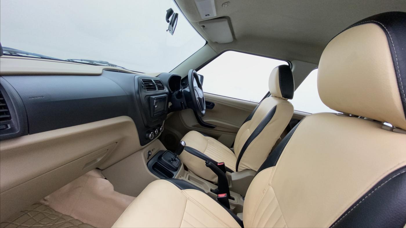 2015 Mahindra TUV300 T6 PLUS AMT, Diesel, Automatic, 42,086 km, Right Side Front Door Cabin