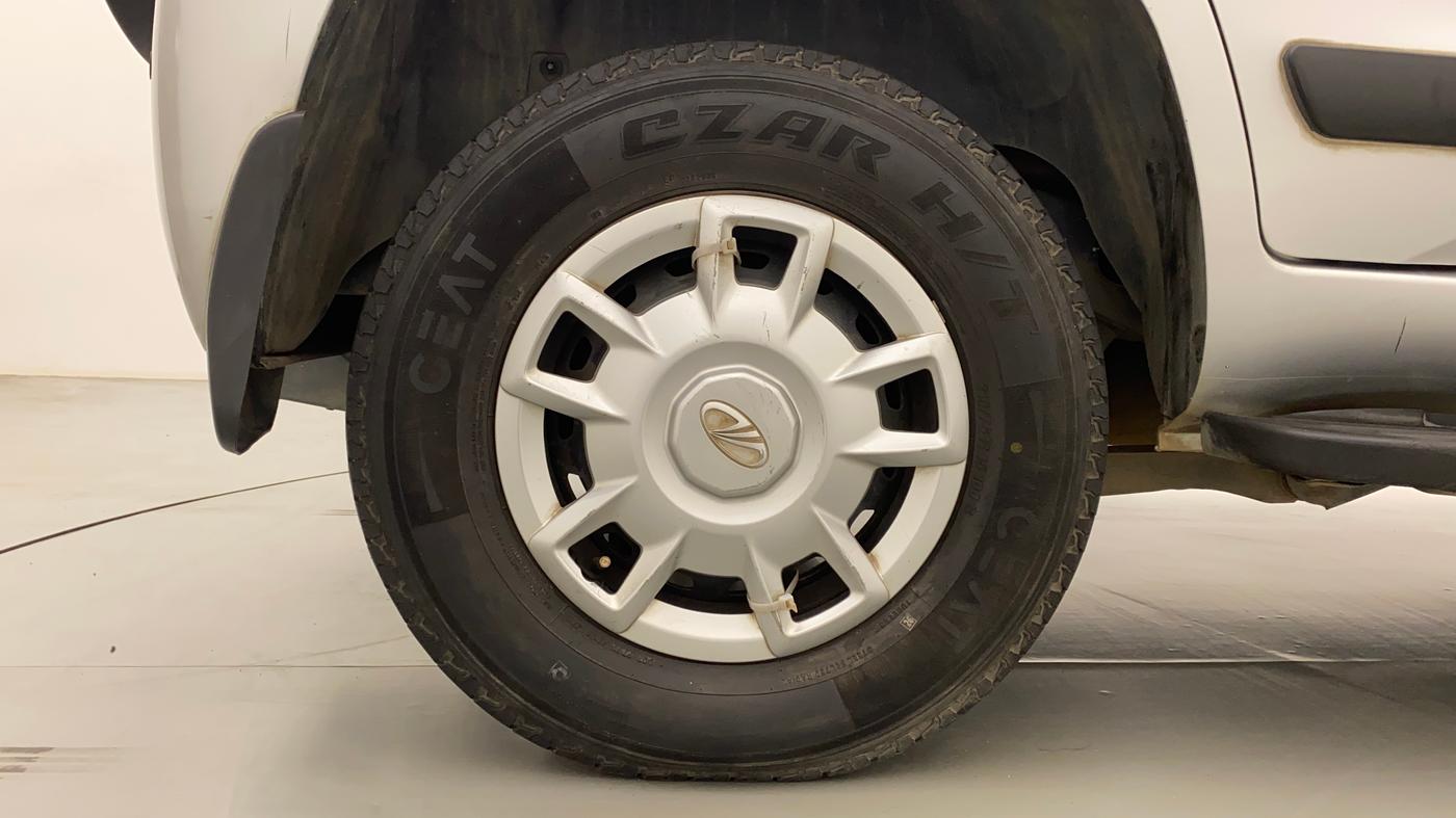 2015 Mahindra TUV300 T6 PLUS AMT, Diesel, Automatic, 42,086 km, Right Rear Wheel