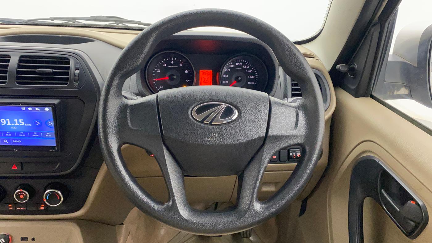 2015 Mahindra TUV300 T6 PLUS AMT, Diesel, Automatic, 42,086 km, Steering Wheel Close Up