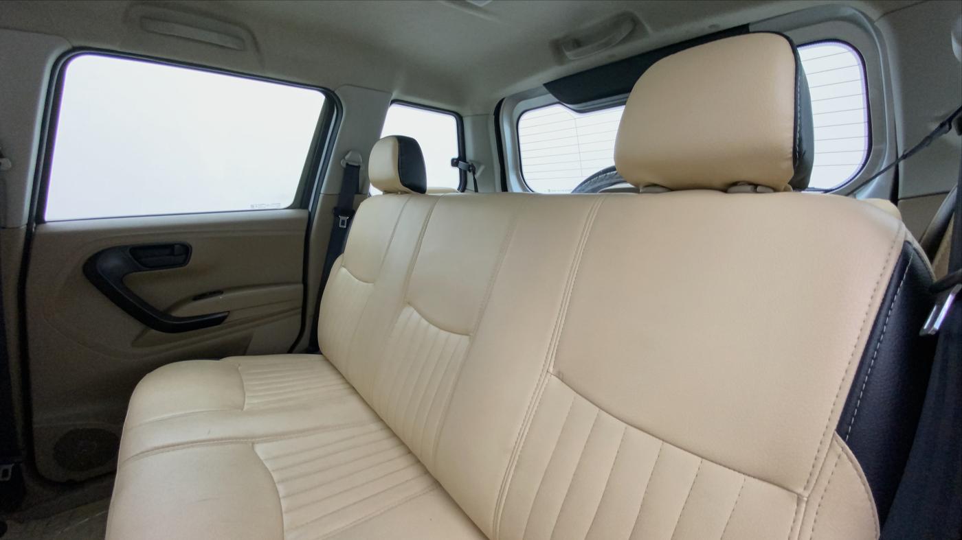 2015 Mahindra TUV300 T6 PLUS AMT, Diesel, Automatic, 42,086 km, Right Side Rear Door Cabin