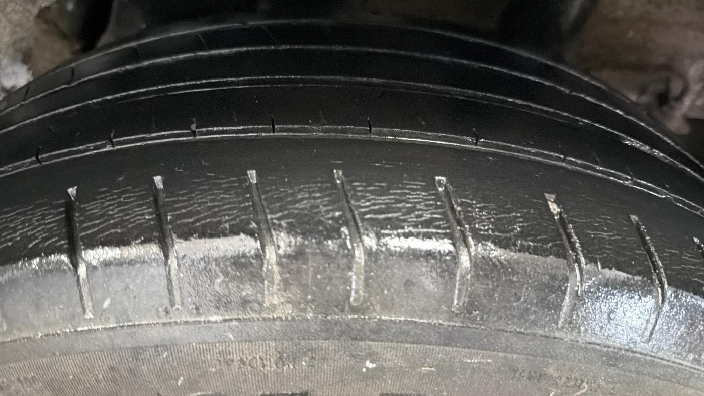 2020 Hyundai VENUE S 1.2, Petrol, Manual, 35,837 km, Left Rear Tyre Tread