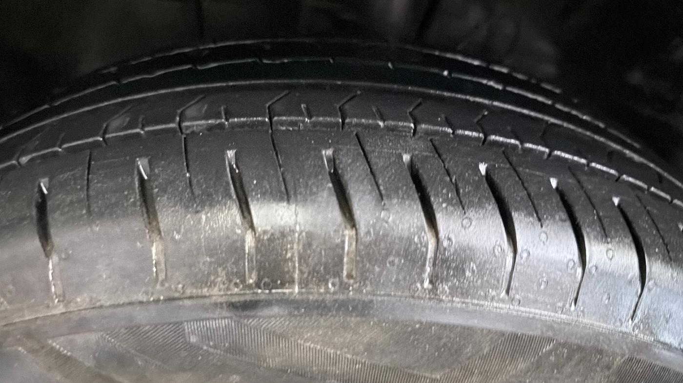 2020 Hyundai VENUE S 1.2, Petrol, Manual, 35,837 km, Left Front Tyre Tread