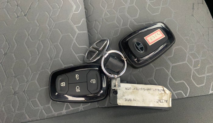 2021 Tata ALTROZ XZ PETROL, Petrol, Manual, 44,200 km, Key Close Up