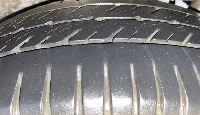 2014 Maruti Wagon R 1.0 VXI, Petrol, Manual, 70,435 km, Left Rear Tyre Tread