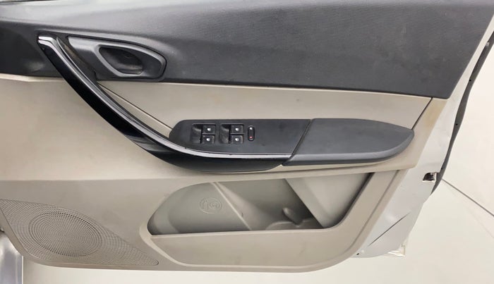 2017 Tata Tiago XT PETROL, Petrol, Manual, 72,040 km, Driver Side Door Panels Control