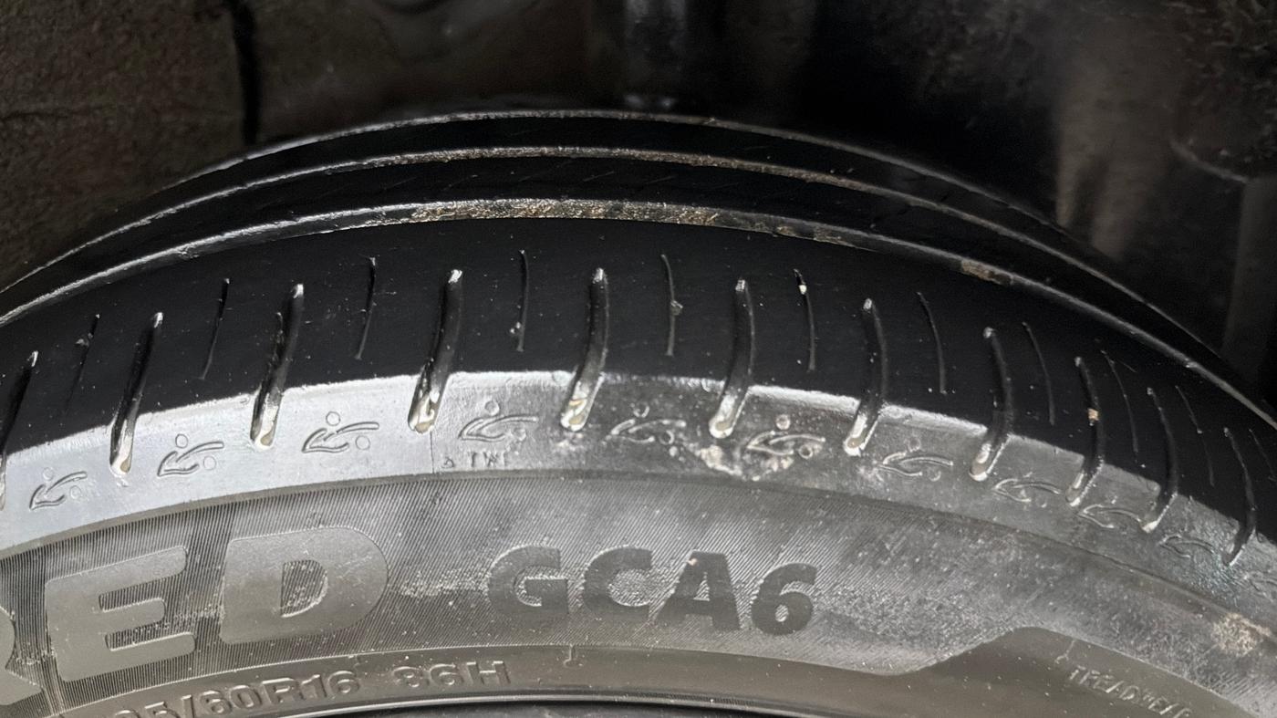 2023 Tata ALTROZ XZ CNG, CNG, Manual, 39,709 km, Left Rear Tyre Tread
