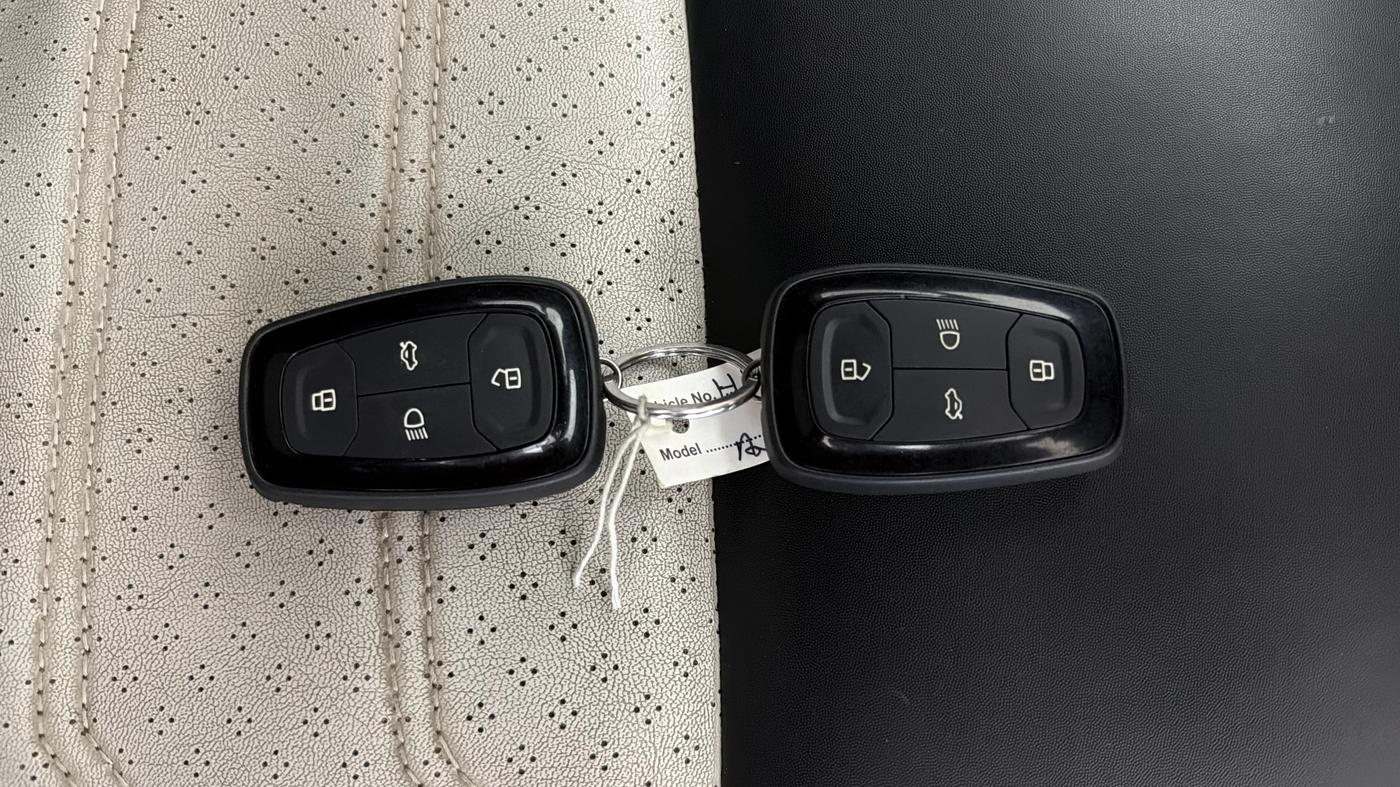 2023 Tata ALTROZ XZ CNG, CNG, Manual, 39,709 km, Key Close Up
