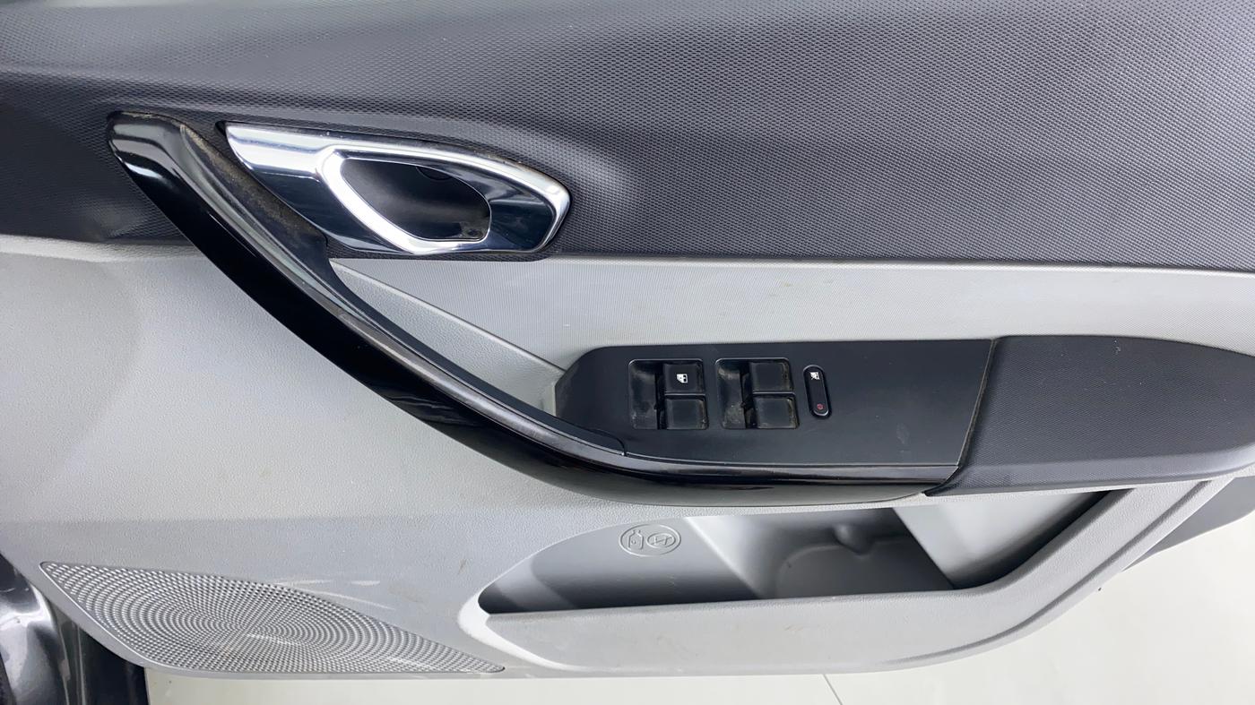 2020 Tata Tiago XZ+ 1.2 Revotron, Petrol, Manual, 22,438 km, Driver Side Door Panels Control