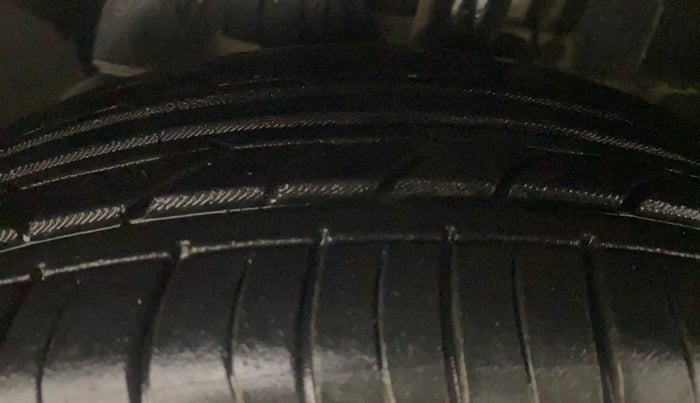 2014 Ford Ecosport TITANIUM 1.0L ECOBOOST, Petrol, Manual, 82,073 km, Left Front Tyre Tread