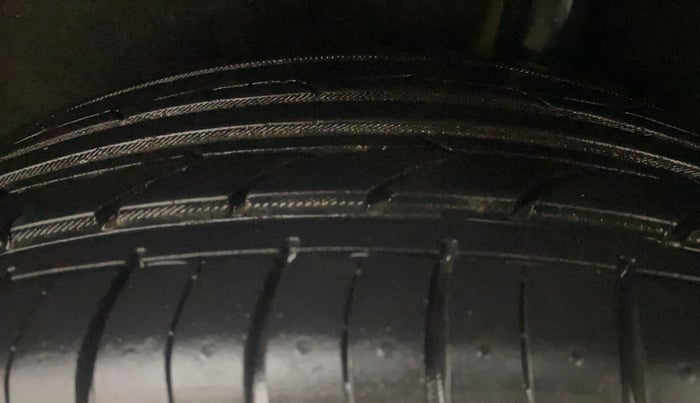 2014 Ford Ecosport TITANIUM 1.0L ECOBOOST, Petrol, Manual, 82,073 km, Left Rear Tyre Tread