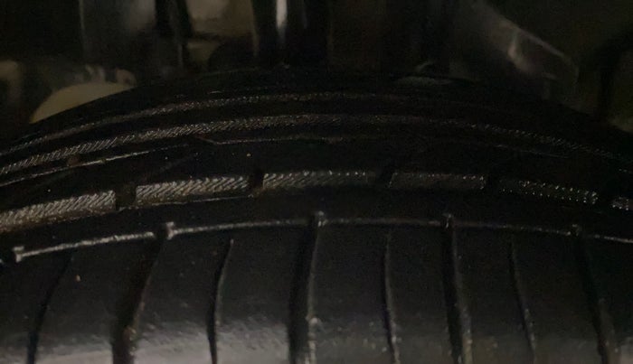 2014 Ford Ecosport TITANIUM 1.0L ECOBOOST, Petrol, Manual, 82,073 km, Right Front Tyre Tread