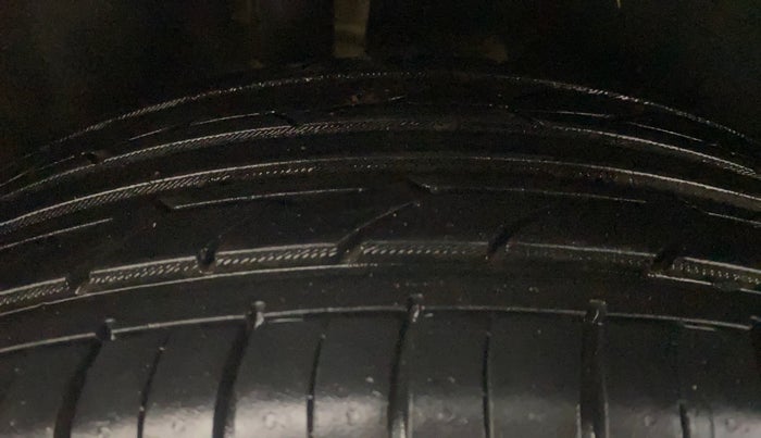 2014 Ford Ecosport TITANIUM 1.0L ECOBOOST, Petrol, Manual, 82,073 km, Right Rear Tyre Tread