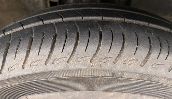2020 Renault TRIBER RXZ AT, Petrol, Automatic, 13,293 km, Right Front Tyre Tread
