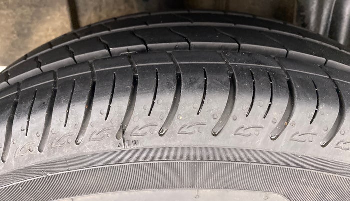 2020 Renault TRIBER RXZ AT, Petrol, Automatic, 13,293 km, Right Rear Tyre Tread