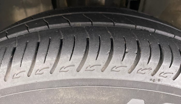2020 Renault TRIBER RXZ AT, Petrol, Automatic, 13,293 km, Left Front Tyre Tread