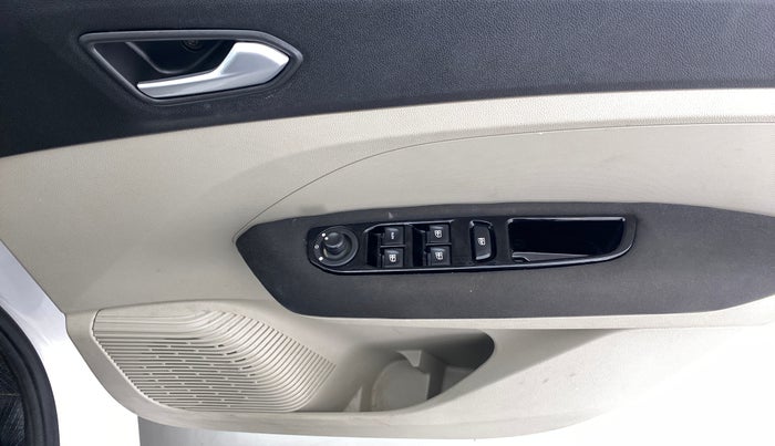 2020 Renault TRIBER RXZ AT, Petrol, Automatic, 13,293 km, Driver Side Door Panels Control
