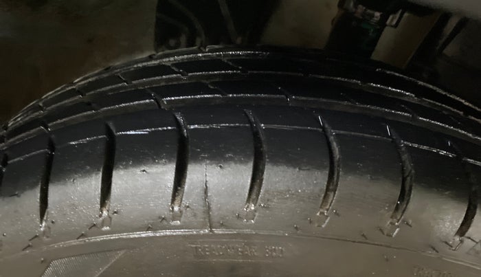 2016 Renault Kwid RXL, Petrol, Manual, 66,721 km, Right Front Tyre Tread