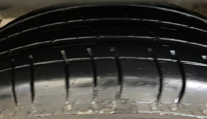 2016 Renault Kwid RXL, Petrol, Manual, 66,721 km, Left Front Tyre Tread