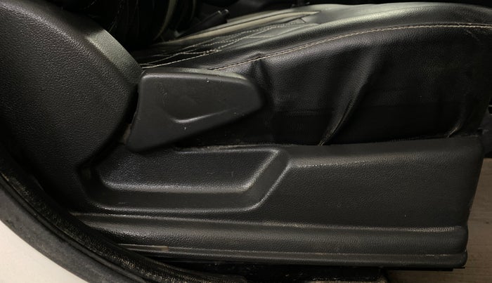 2016 Renault Kwid RXL, Petrol, Manual, 66,721 km, Driver Side Adjustment Panel