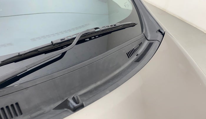 2021 Datsun Redi Go A, Petrol, Manual, 43,939 km, Bonnet (hood) - Cowl vent panel has minor damage