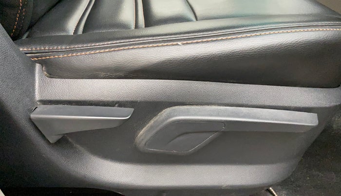 2016 Mahindra Kuv100 K8 6 STR, Petrol, Manual, 33,612 km, Driver Side Adjustment Panel