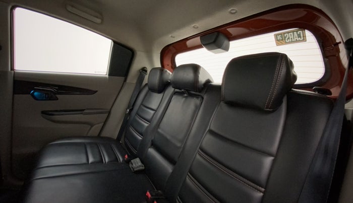 2016 Mahindra Kuv100 K8 6 STR, Petrol, Manual, 33,612 km, Right Side Rear Door Cabin