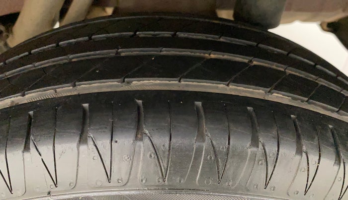 2016 Mahindra Kuv100 K8 6 STR, Petrol, Manual, 33,612 km, Left Rear Tyre Tread