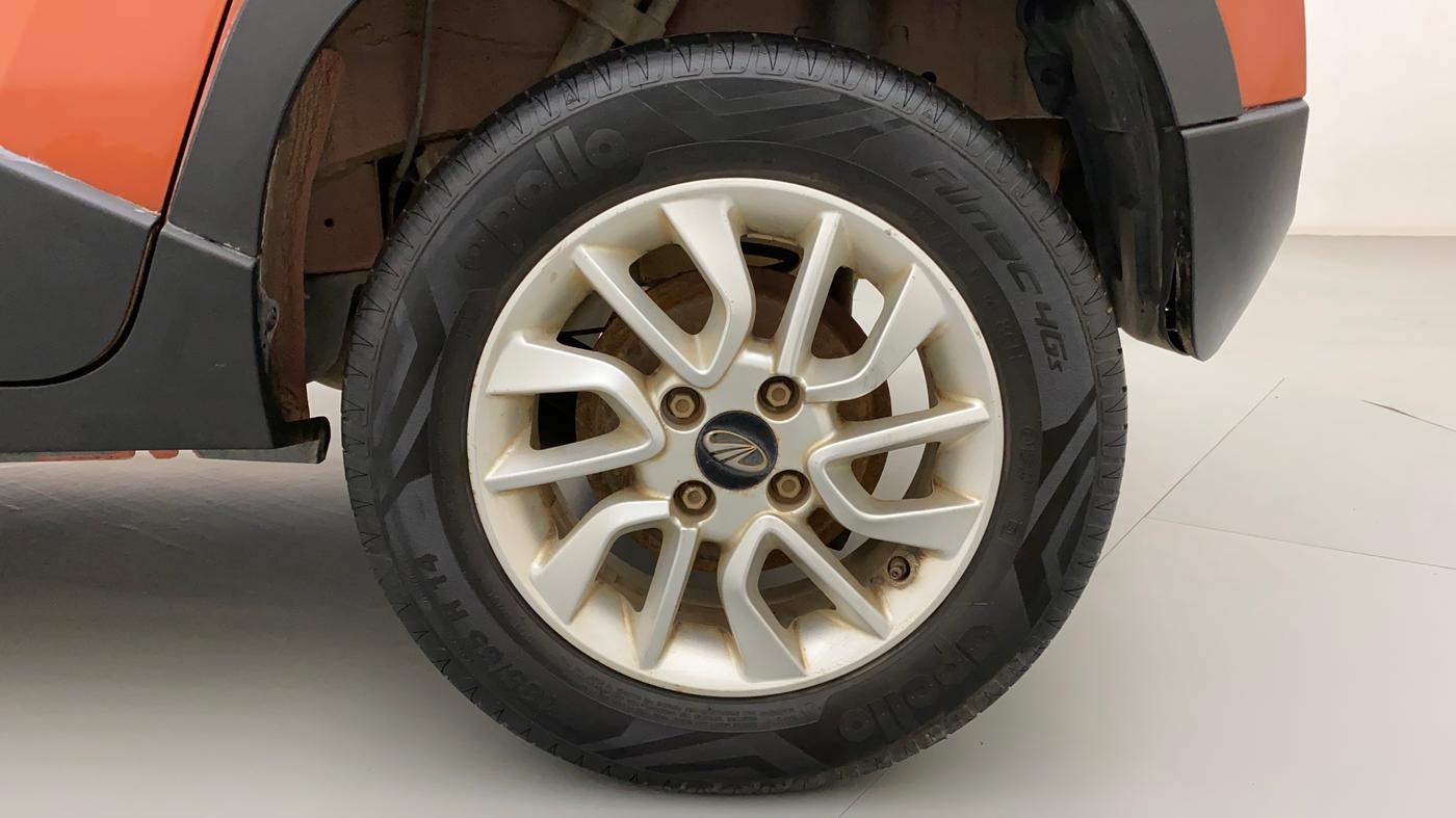 2016 Mahindra Kuv100 K8 6 STR, Petrol, Manual, 33,612 km, Left Rear Wheel