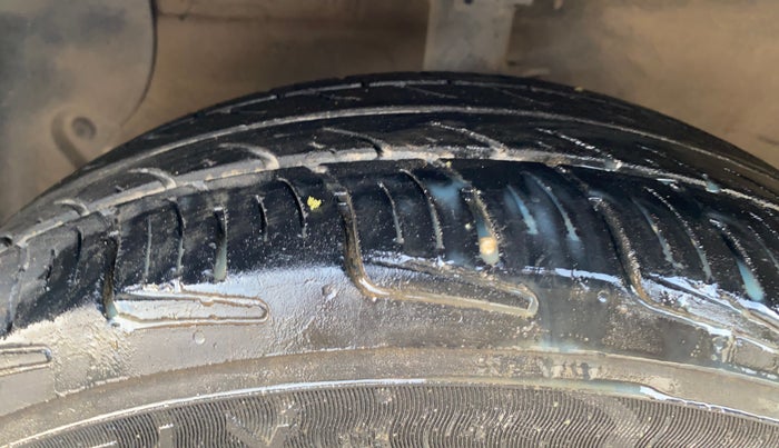 2015 Hyundai Grand i10 SPORTZ 1.2 KAPPA VTVT, Petrol, Manual, 75,839 km, Left Front Tyre Tread