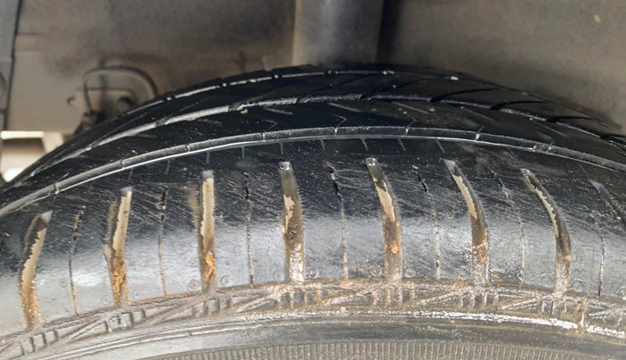 2015 Hyundai Grand i10 SPORTZ 1.2 KAPPA VTVT, Petrol, Manual, 75,839 km, Right Rear Tyre Tread