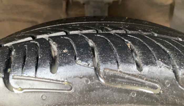 2015 Hyundai Grand i10 SPORTZ 1.2 KAPPA VTVT, Petrol, Manual, 75,839 km, Right Front Tyre Tread