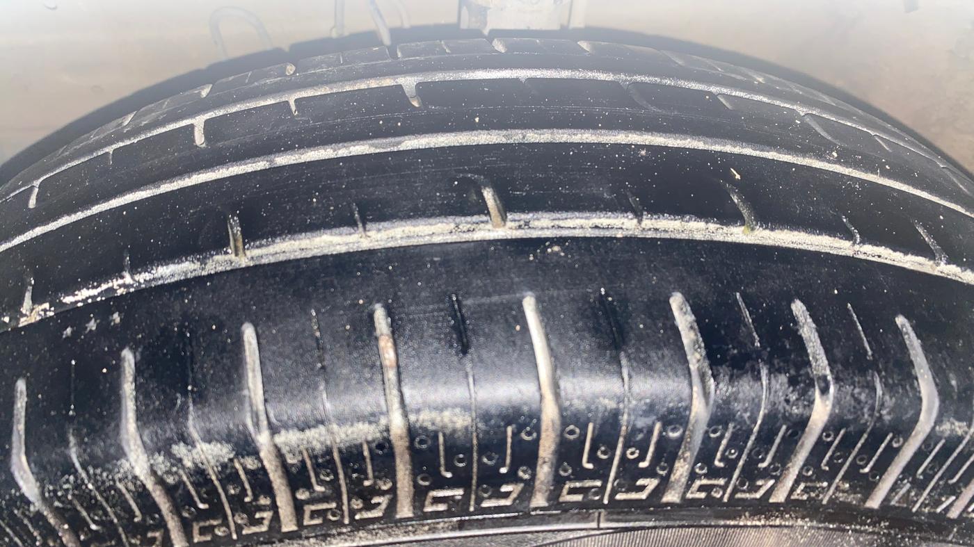 2021 Maruti Swift Dzire TOUR S-CNG, CNG, Manual, 57,071 km, Left Front Tyre Tread