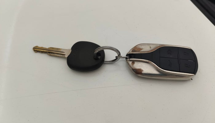 2020 Hyundai NEW SANTRO SPORTZ EXECUTIVE MT CNG, CNG, Manual, 80,349 km, Key Close Up