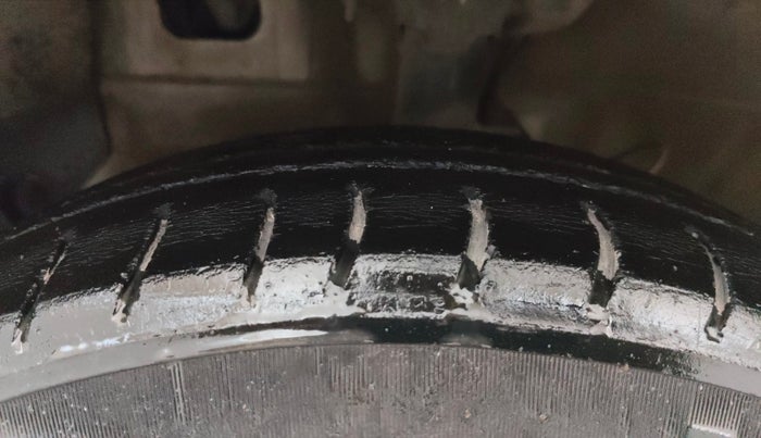 2020 Hyundai NEW SANTRO SPORTZ EXECUTIVE MT CNG, CNG, Manual, 80,349 km, Left Front Tyre Tread