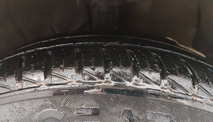 2020 Hyundai NEW SANTRO SPORTZ EXECUTIVE MT CNG, CNG, Manual, 80,349 km, Right Front Tyre Tread