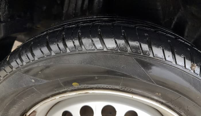 2015 Honda Amaze 1.2L I-VTEC E, Petrol, Manual, 67,999 km, Right Rear Tyre Tread
