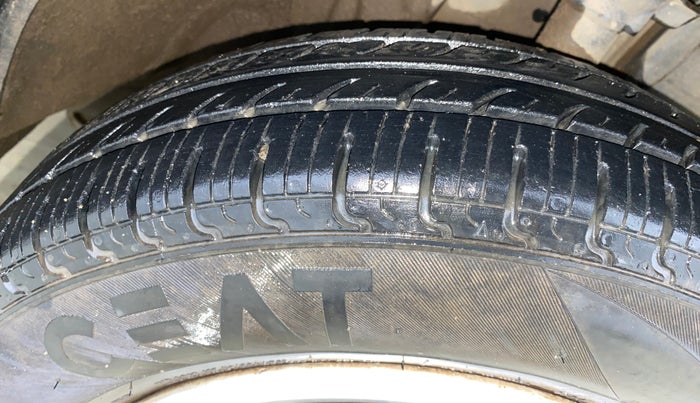 2016 Renault Kwid RXT 1.0, Petrol, Manual, 46,701 km, Right Front Tyre Tread