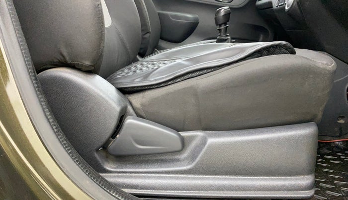 2016 Renault Kwid RXT 1.0, Petrol, Manual, 46,701 km, Driver Side Adjustment Panel