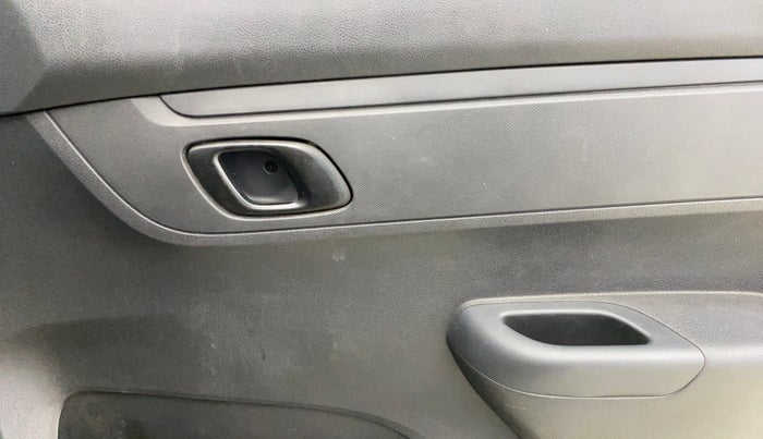 2016 Renault Kwid RXT 1.0, Petrol, Manual, 46,701 km, Driver Side Door Panels Control