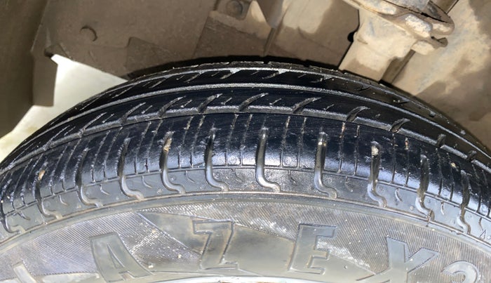 2016 Renault Kwid RXT 1.0, Petrol, Manual, 46,701 km, Left Front Tyre Tread