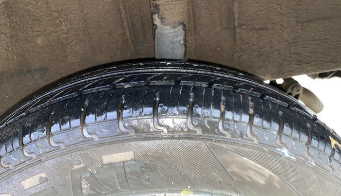 2016 Renault Kwid RXT 1.0, Petrol, Manual, 46,701 km, Left Rear Tyre Tread