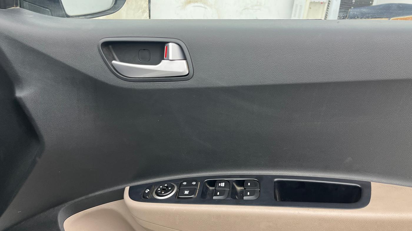 2019 Hyundai Grand i10 SPORTZ AT 1.2 KAPPA VTVT, Petrol, Automatic, 63,032 km, Driver Side Door Panels Control