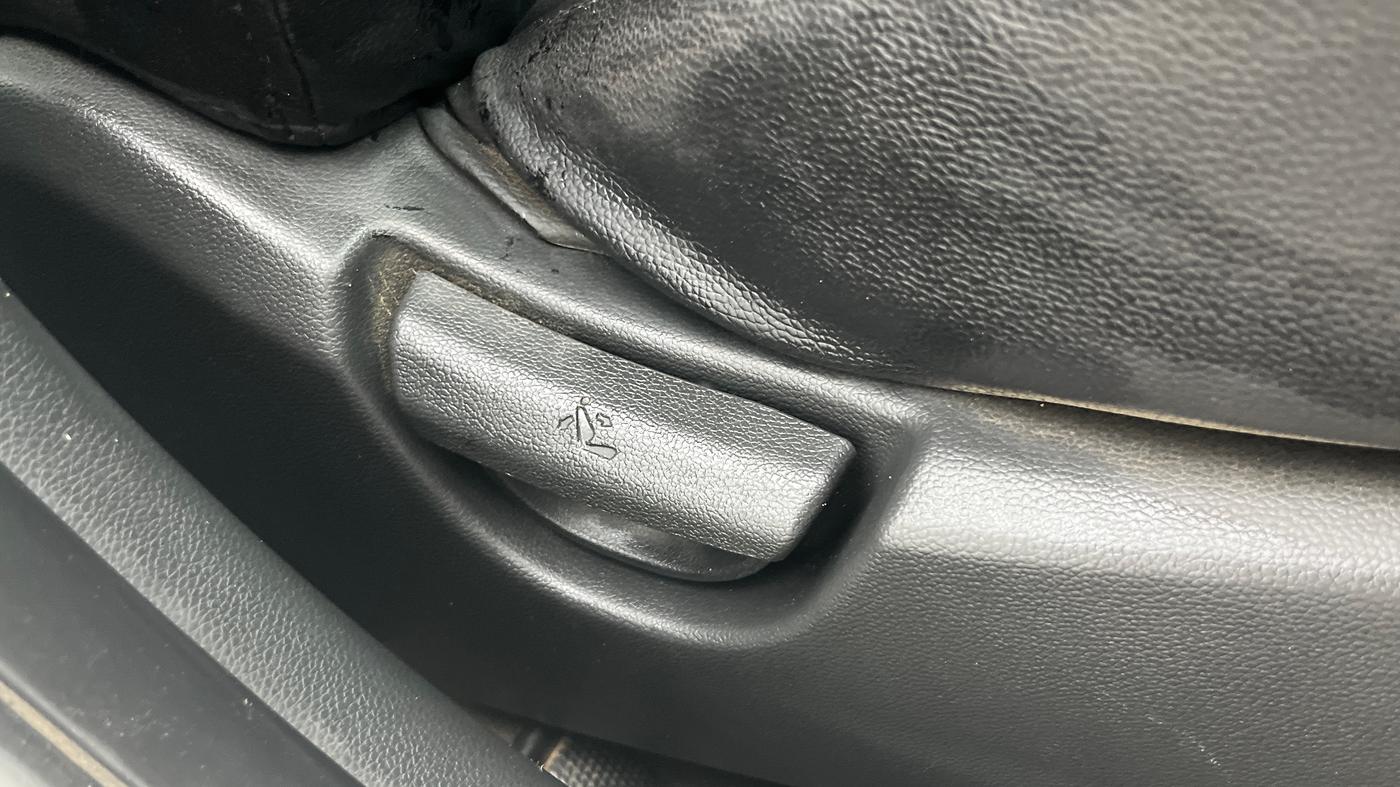 2019 Hyundai Grand i10 SPORTZ AT 1.2 KAPPA VTVT, Petrol, Automatic, 63,032 km, Driver Side Adjustment Panel