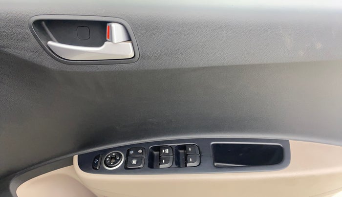 2018 Hyundai Grand i10 SPORTZ 1.2 KAPPA VTVT, Petrol, Manual, 32,564 km, Driver Side Door Panels Control