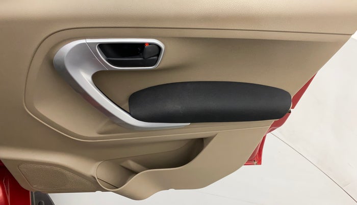 2018 Mahindra TUV300 T10, Diesel, Manual, 38,677 km, Driver Side Door Panels Control